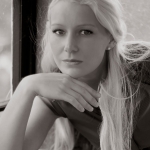 n2-regra_02_portrait-am-fenster_tn