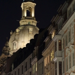 Y1-KHR_01_ Frau bei Nacht