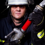 fireman-posing_klein